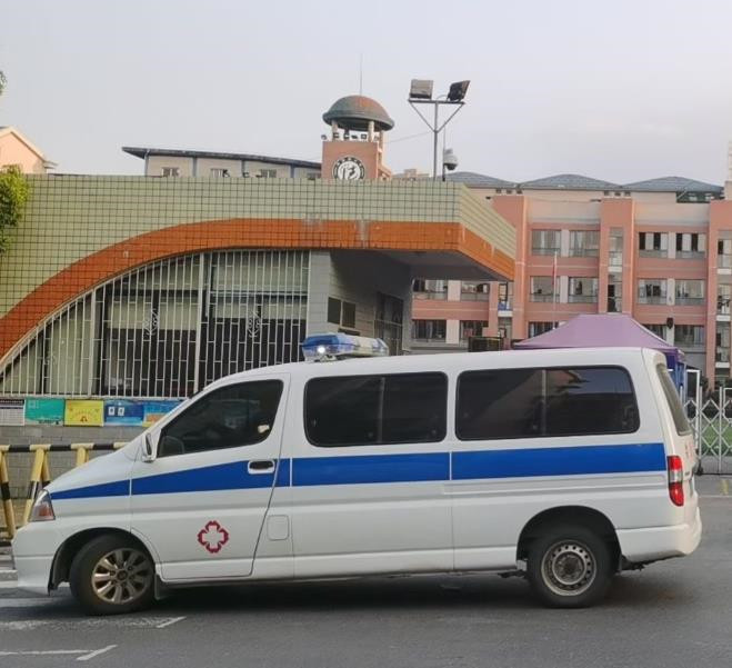 石首救护车出租护送骨折病人一公里多少钱